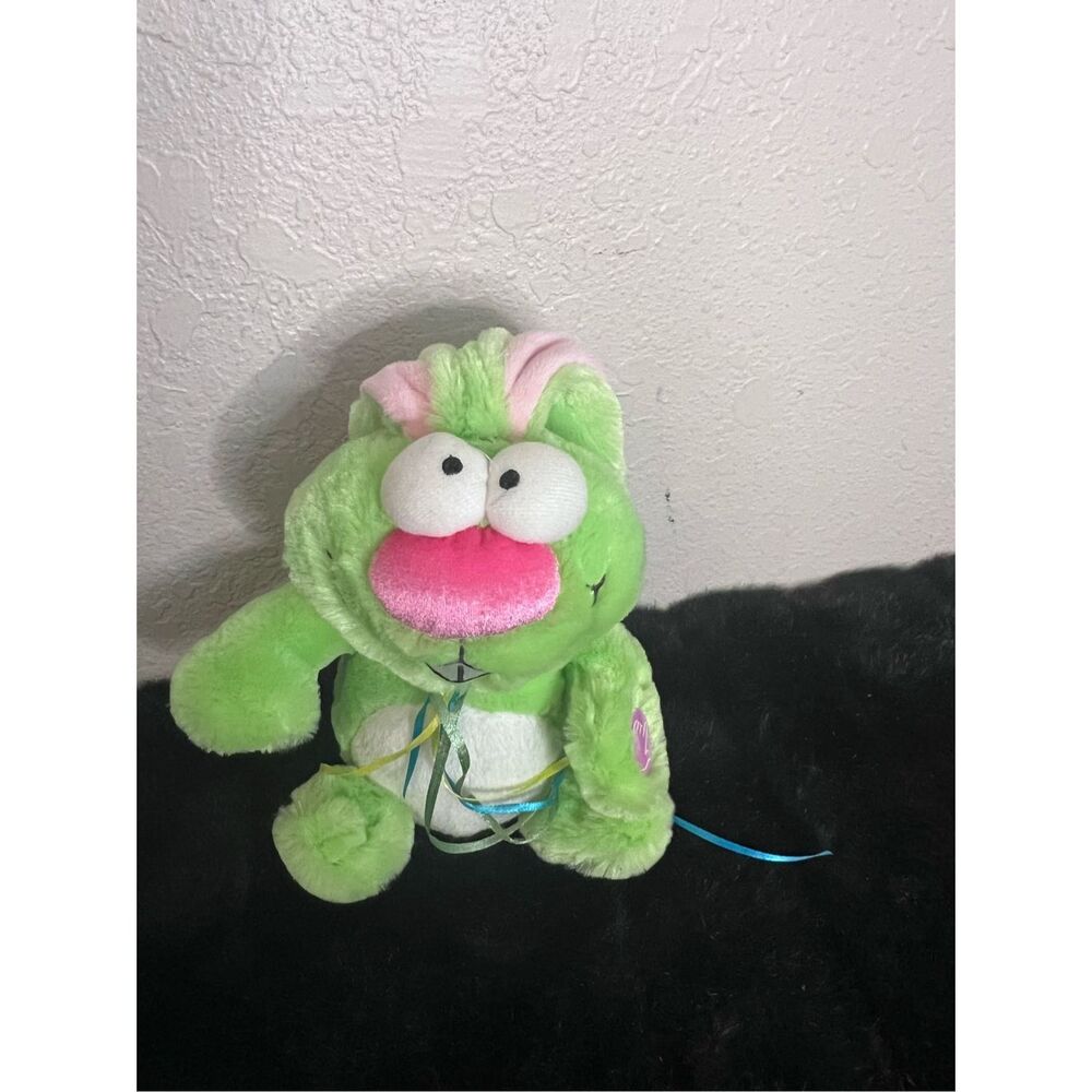Vintage Dan Dee‎ shaking singing green Easter bunny plush stuffed animal